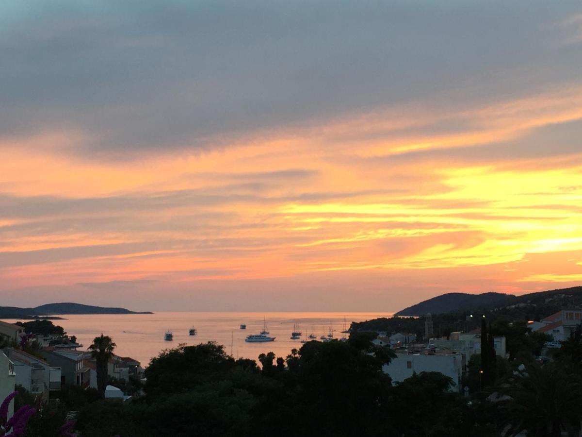 Apartments Riljic Hvar Town Bagian luar foto